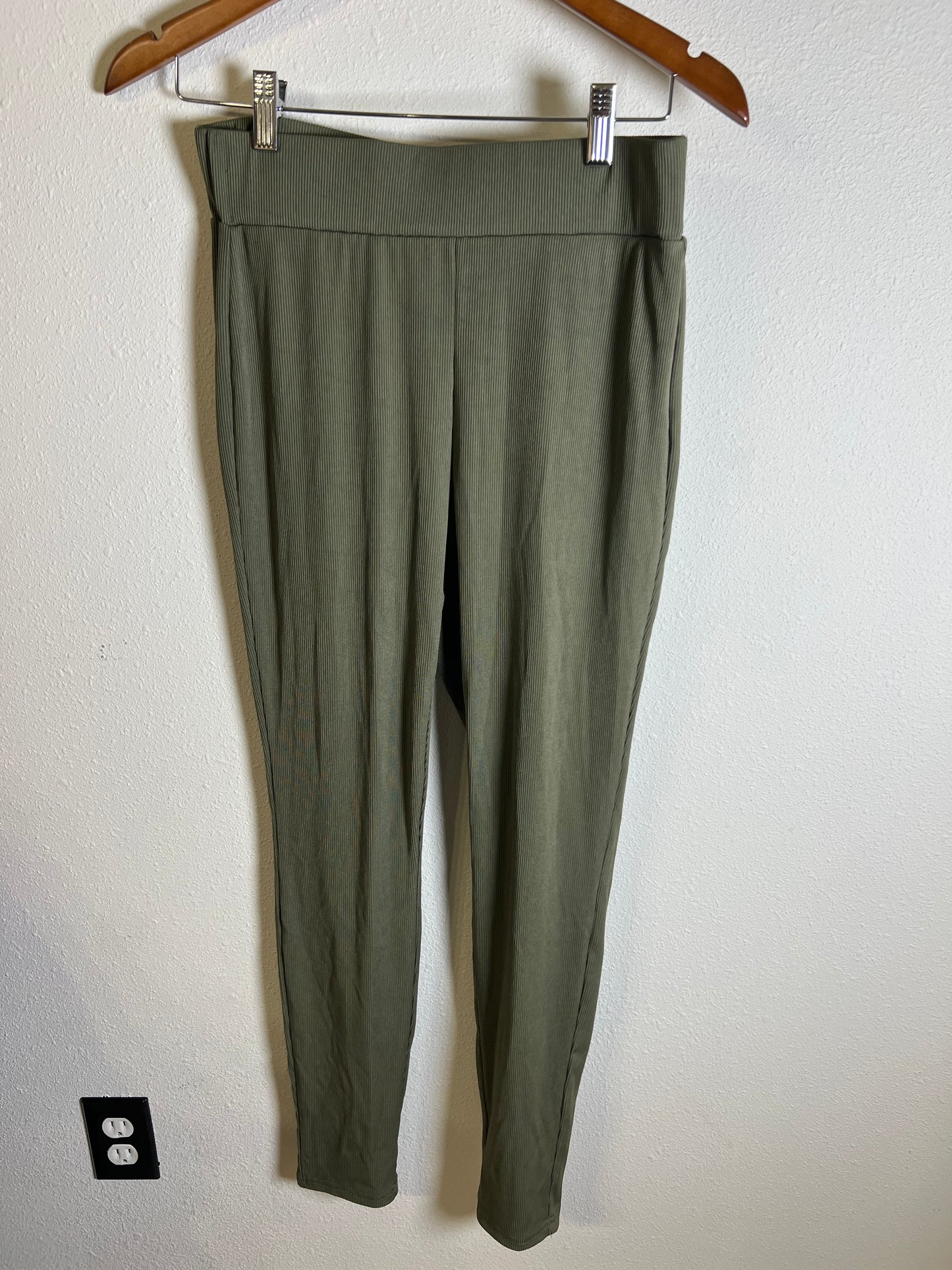 Large ribbed sage leggings