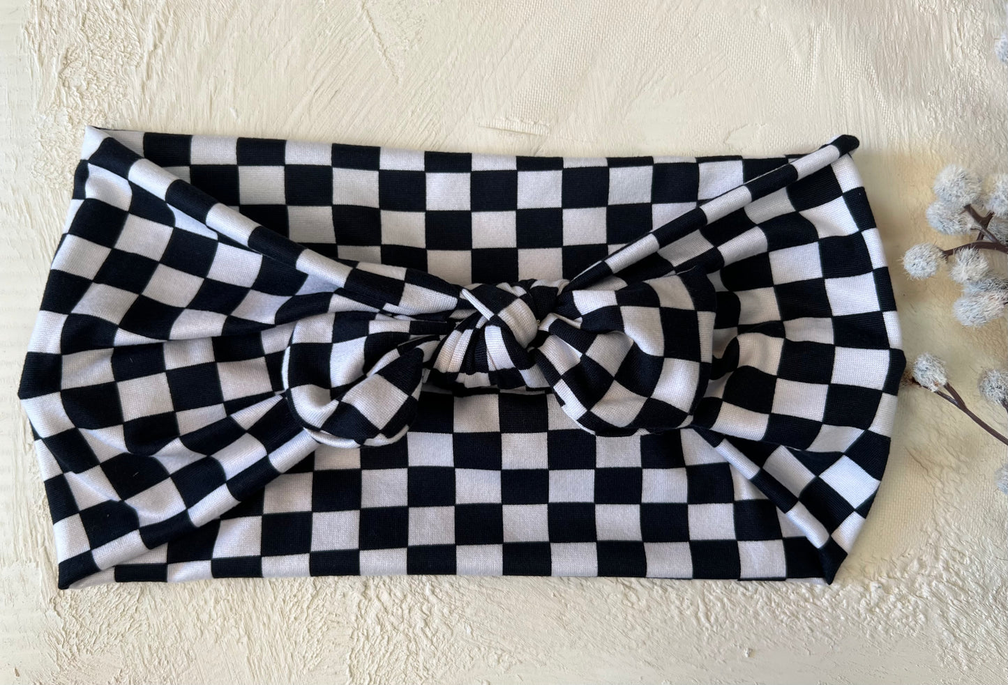 Small b+w checker faux bow