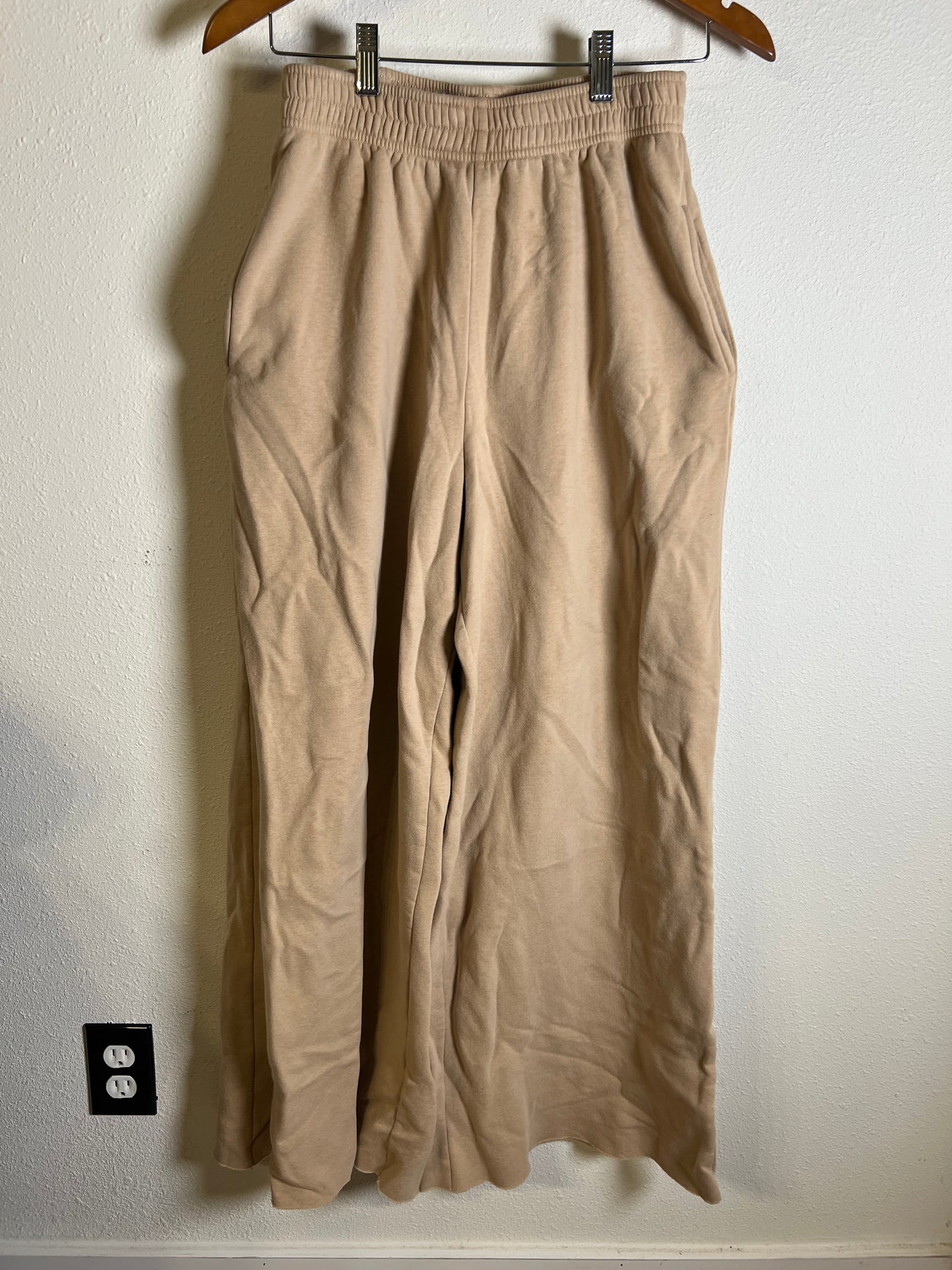 Medium wide leg sweats