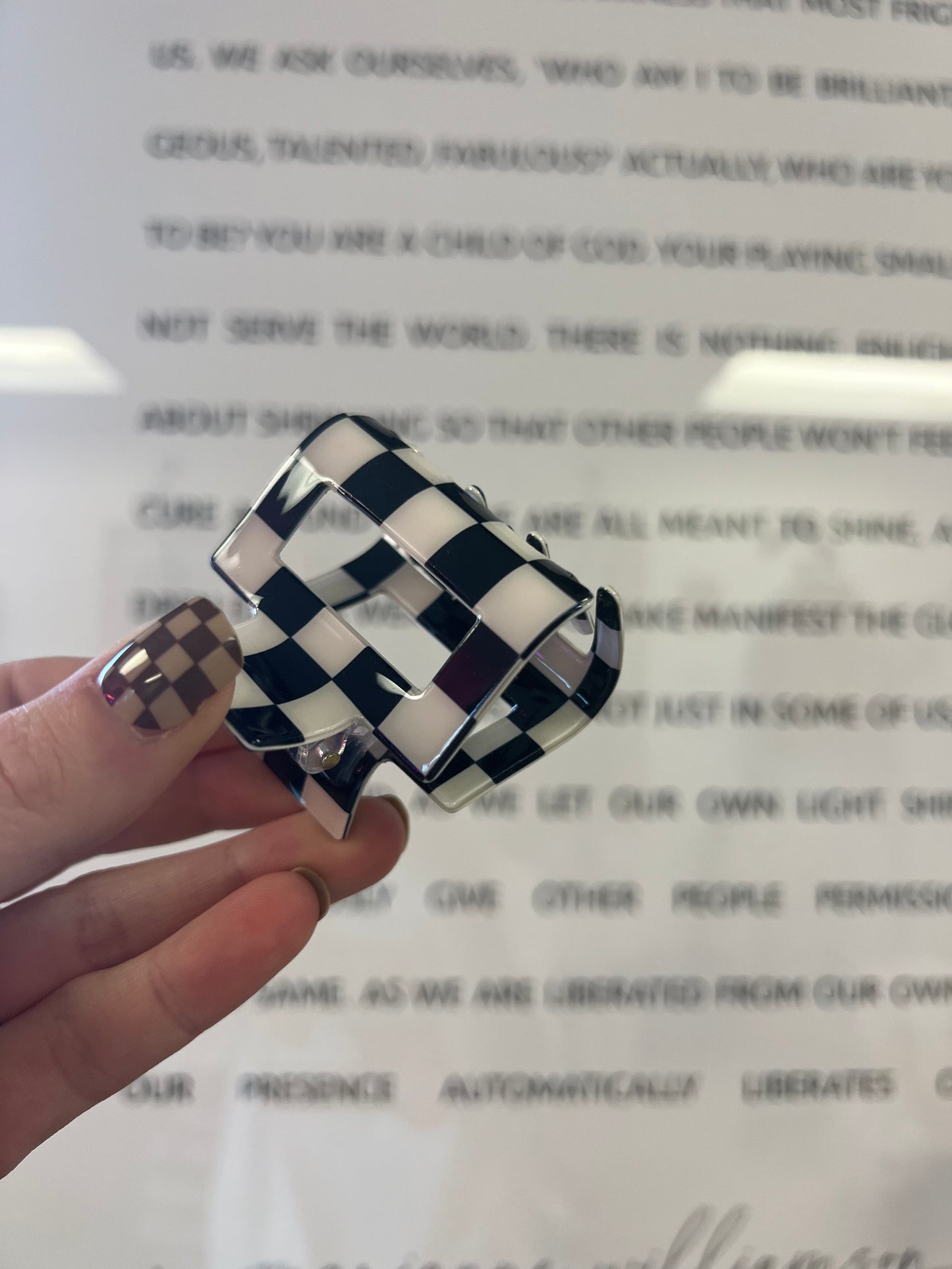 Black checkered small claw clip