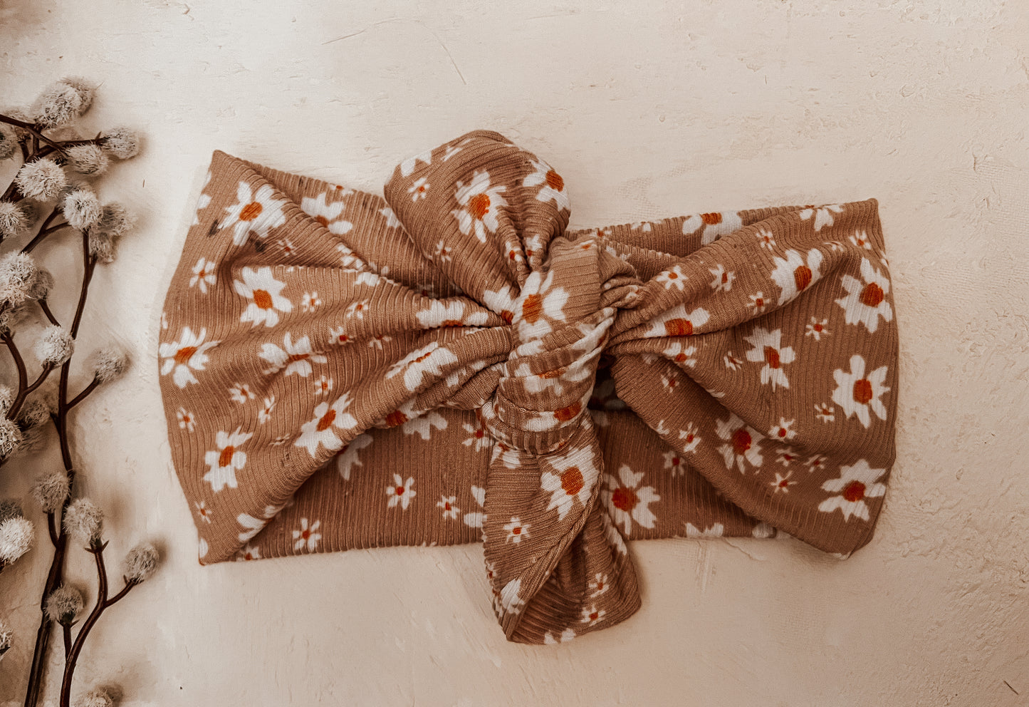 Taupe daisy wander bow