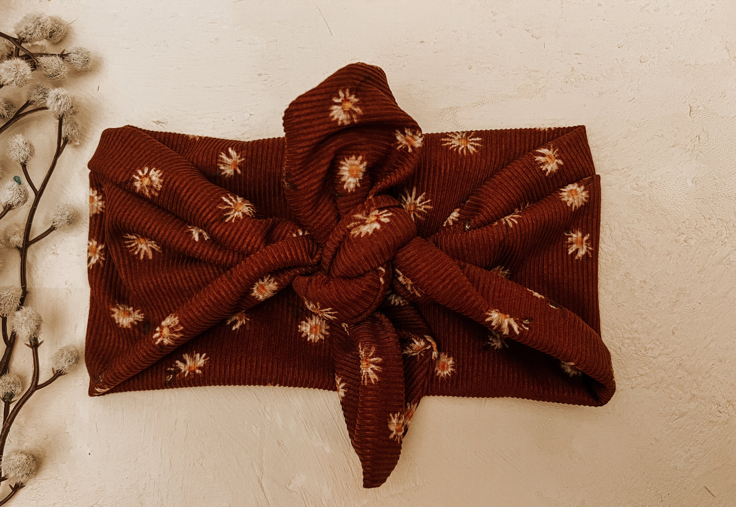 Chocolate daisy wander bow