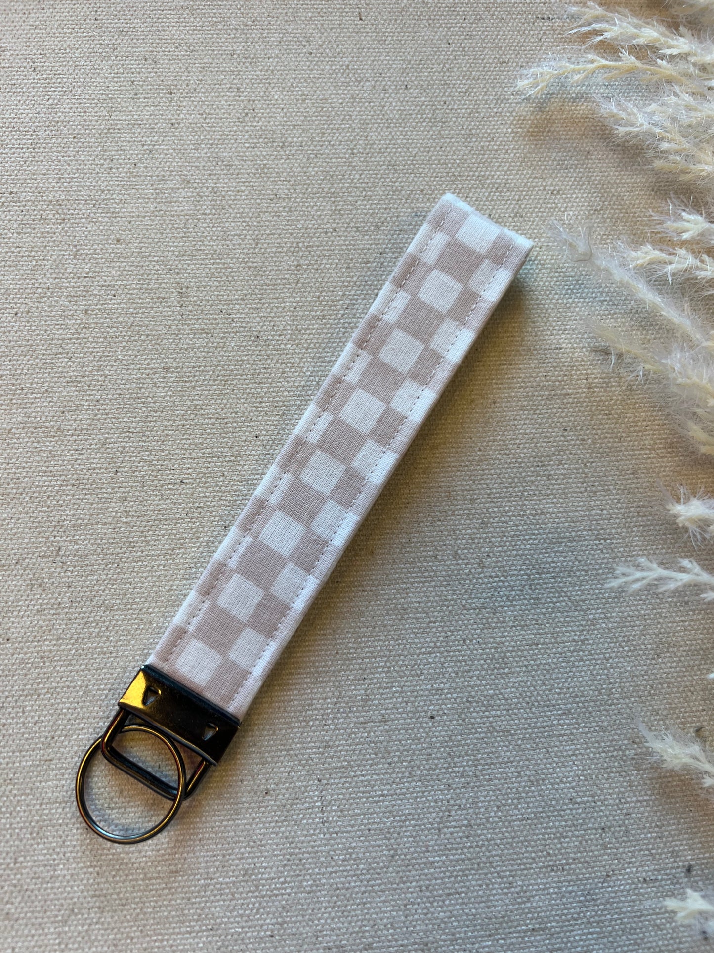 Wrist key chain - taupe + white checker