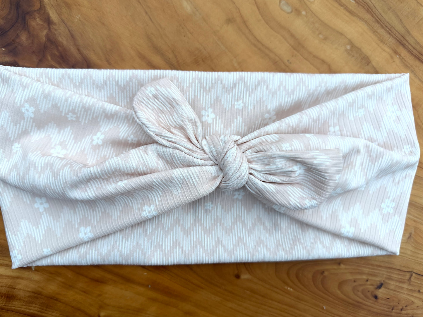 Light taupe daisy boho
