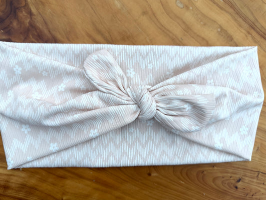 Light taupe daisy boho