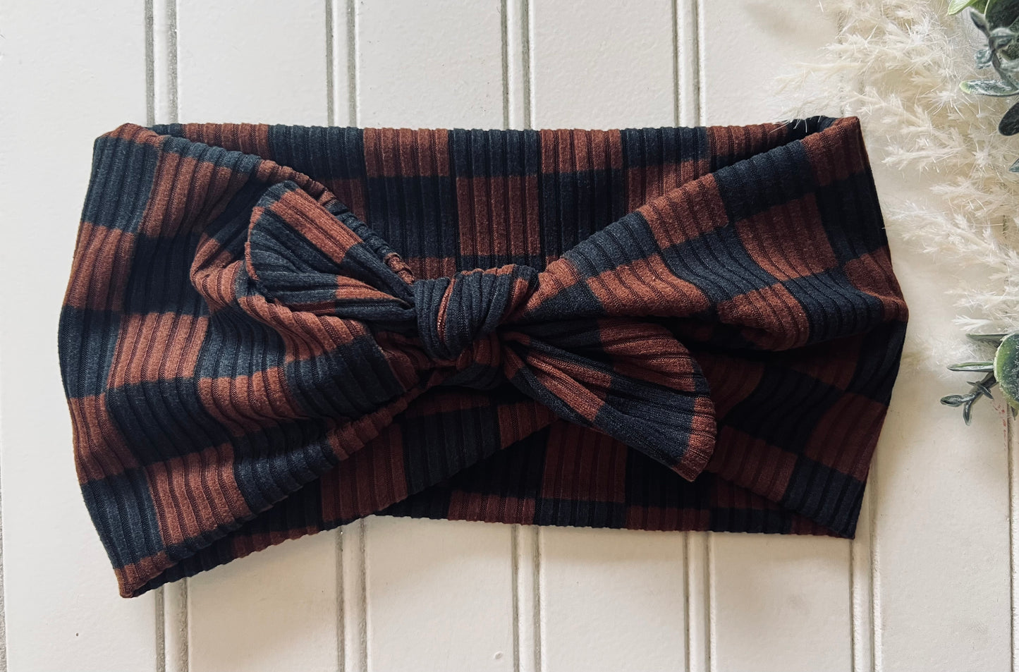 Wander checker faux bow