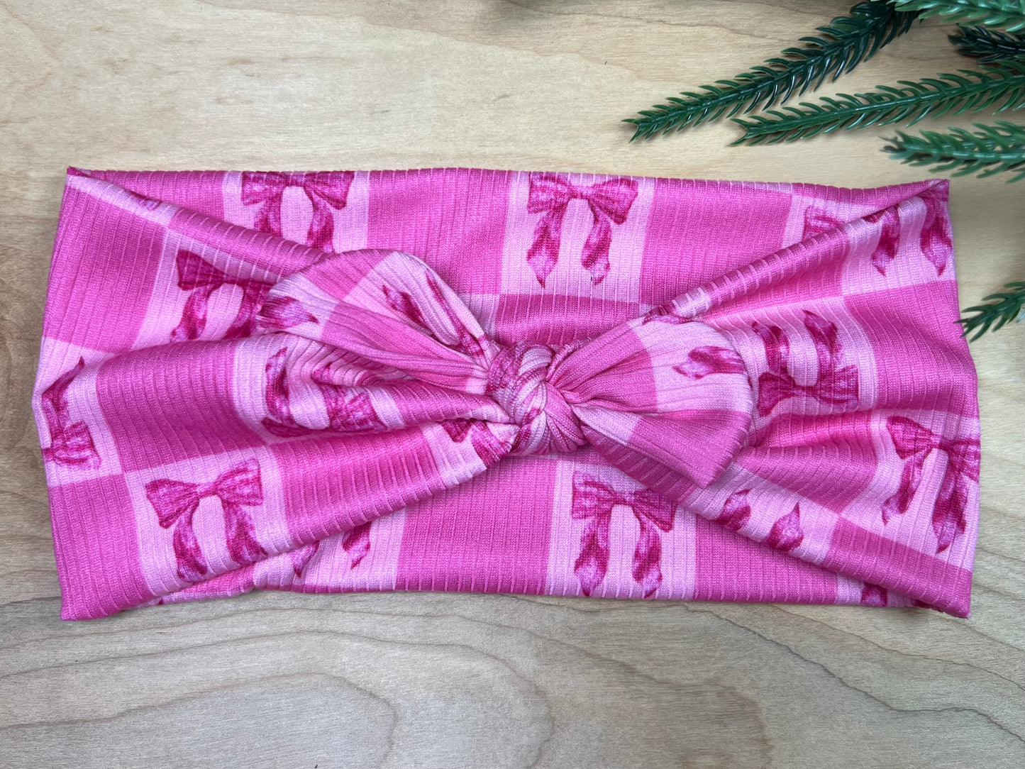 Pink checker bow (larger)