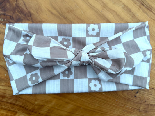 Taupe daisy checker