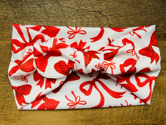 Ribbed red bows