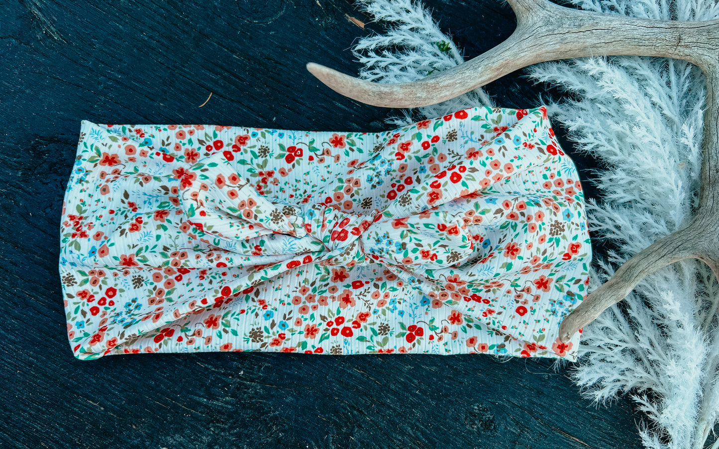 Dainty ribbed floral